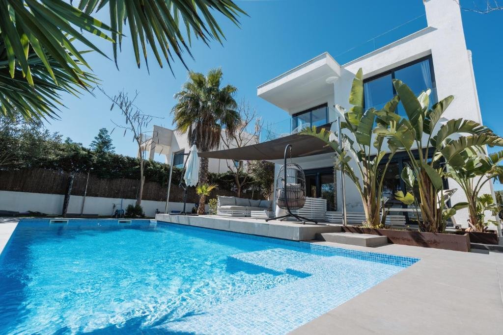 View of the pool next to the house - Villa Horizont Dreams